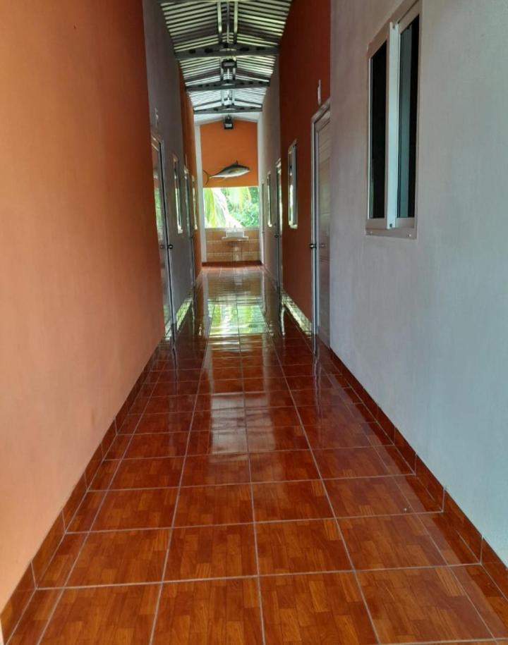 Hotel El Pez Dorado Rio Dulce Town Exterior foto